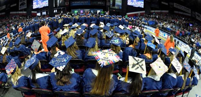 Fishbowl view of graduates at Undergraduate Commencement Ceremony, 五月 12, 2022.
